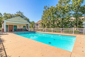 Pool - Bright 2BR Condo - Seasonal POOL - Branson (Branson)