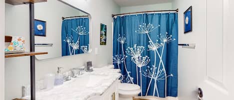 Een douche, een haardroger, handdoeken