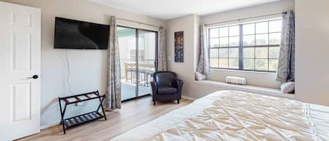 Desk, travel crib, WiFi, bed sheets
