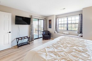 Desk, travel cot, WiFi, bed sheets - Peaceful 2BR Condo - GOLF COURSE - Pool in Branson (Branson)