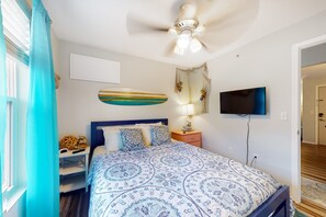Iron/ironing board, travel cot, WiFi, bed sheets - Bright 3BR Condo - MOUNTAIN VIEWS - Community Pool (Branson)