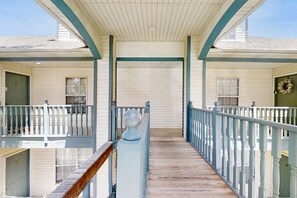 Terrace/patio - Spacious 3BR Condo - JACUZZI TUB - Golf & Pools (Branson)