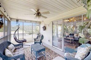 TV, fireplace, offices - Spacious 3BR Condo - JACUZZI TUB - Golf & Pools (Branson)