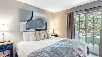 Iron/ironing board, travel cot, WiFi, bed sheets