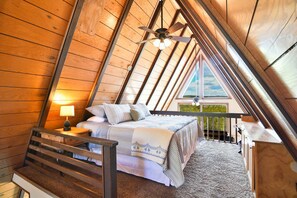 Iron/ironing board, WiFi, bed sheets - Woodsy 2BR A-Frame - HOT TUB - Pool Table & Lake (Indian Point)