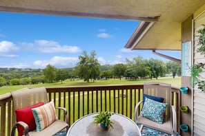 Property grounds - Serene 1BR Retreat - GOLF VIEW - Pools & Fireplace (Branson)