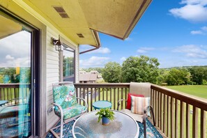 Property grounds - Serene 1BR Retreat - GOLF VIEW - Pools & Fireplace (Branson)
