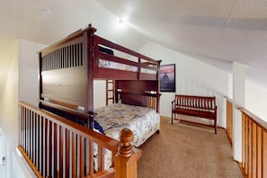 Iron/ironing board, WiFi, bed sheets - Sleek 2BR with LOFT BUNKS - In-Town Branson (Branson)