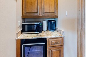 Interior - Rustic 5BR Sanctuary - HOT TUB - Lake Access (Branson)