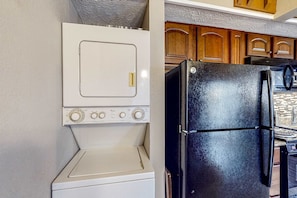 Fridge, microwave, oven, stovetop - Quiet 2BR Loft Condo - WILLOW VIEW - Peaceful (Branson)