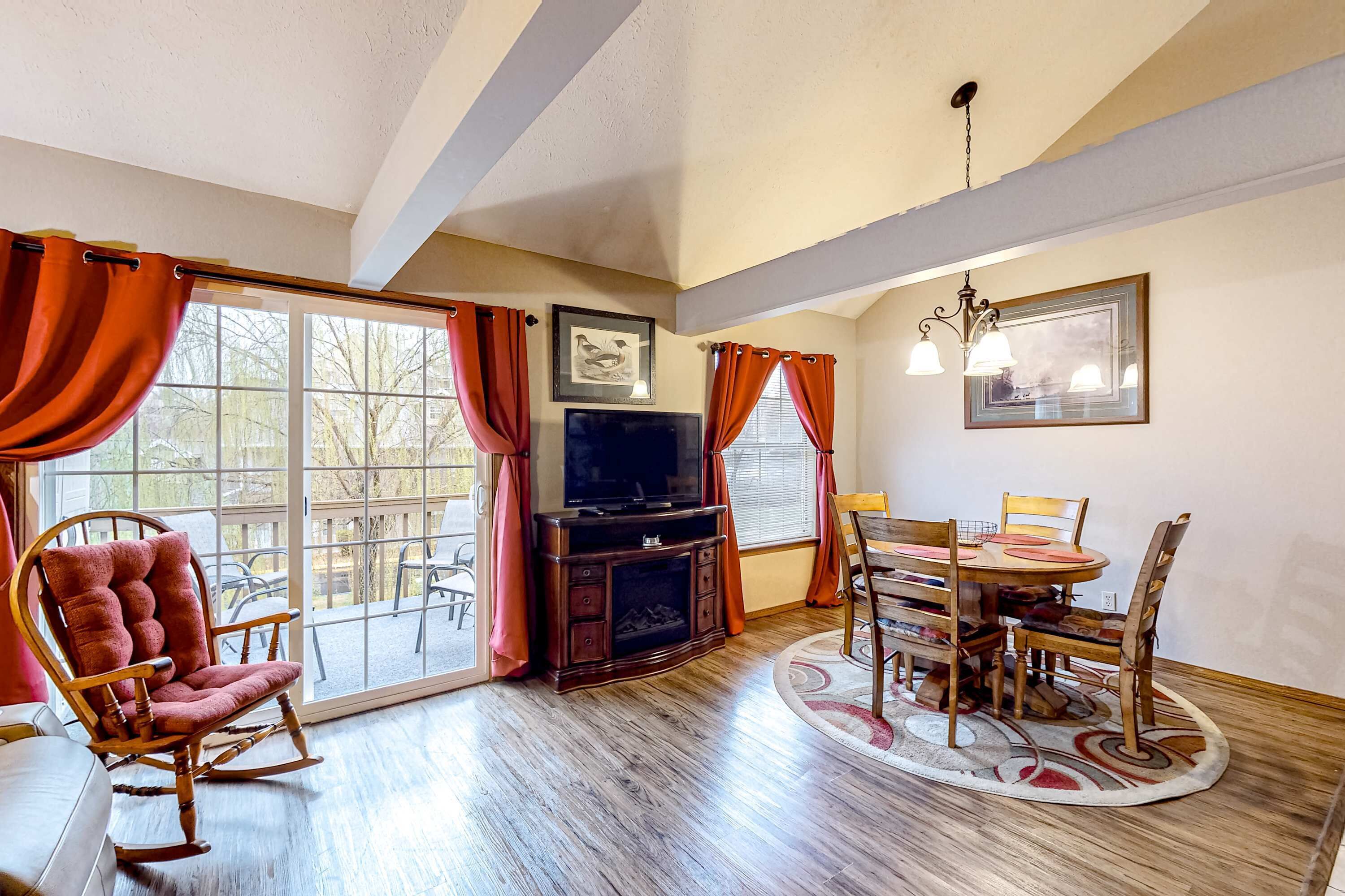 TV, fireplace, offices