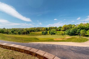 Golf - Classic 2BR Condo - SUN PORCH - Golf Course & Pool (Branson)