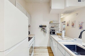 Fridge, microwave, oven, stovetop - Rustic 2BR Cabin *POOL* Wooded (Kimberling City)