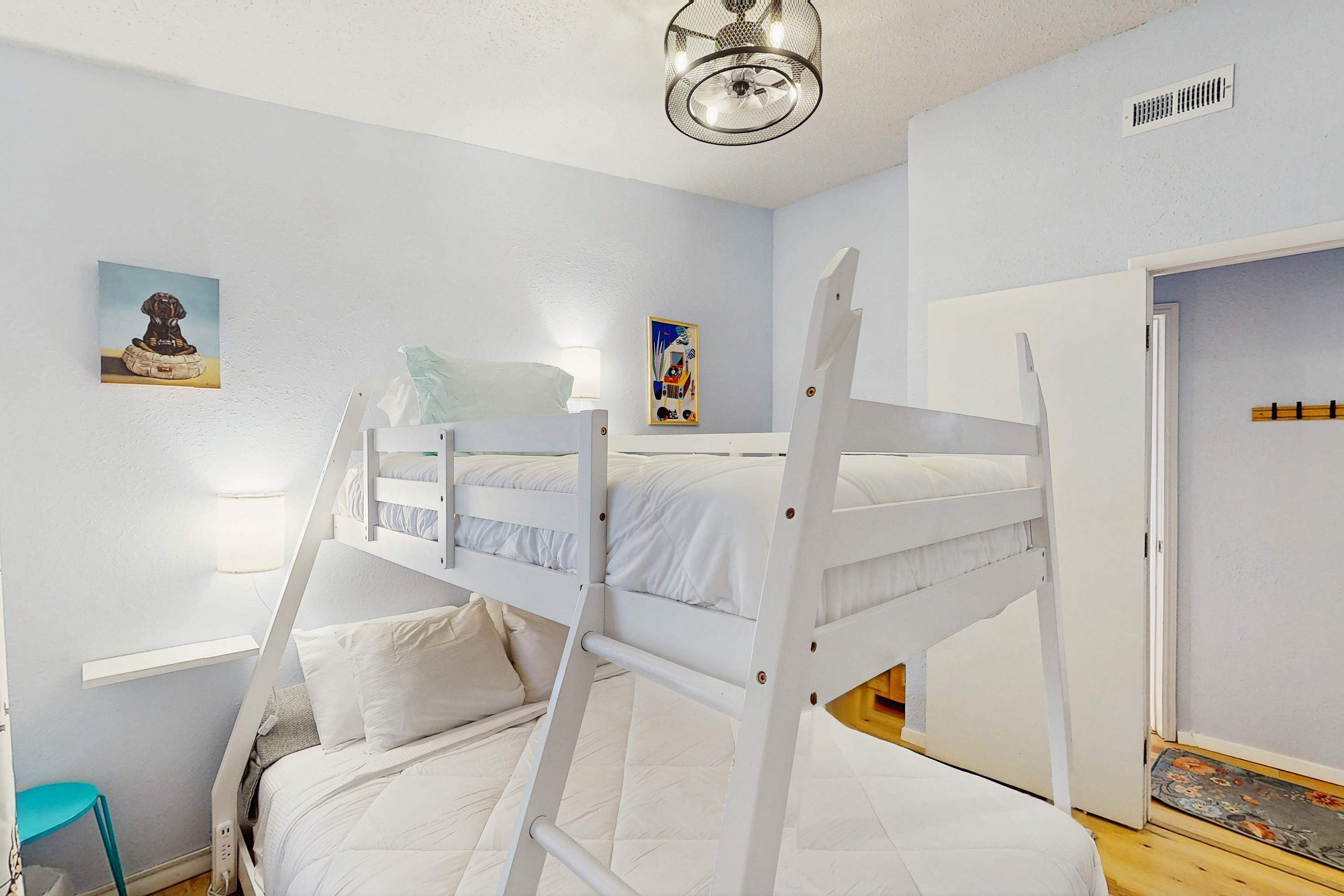 2 bedrooms, iron/ironing board, WiFi, bed sheets