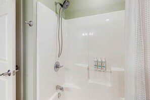 Shower, hair dryer, towels - Pet-Friendly 2BR # Community POOL # Valley Views (Kimberling City)