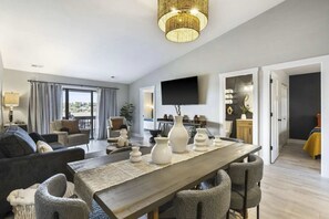 Interior - Modern 2BR Condo # LAKE VIEW # Indoor-Outdoor Pool (Kimberling City)