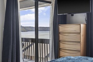 Interior - Modern 2BR Condo # LAKE VIEW # Indoor-Outdoor Pool (Kimberling City)