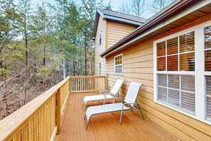 Property grounds - Peaceful 2BR Cabin - CREEK VIEWS - Golf & Resort (Branson West)