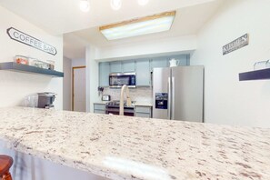 Fridge, microwave, oven, stovetop - GOLF VIEWS - 2BR Condo - Creek Views at Turnberry (Branson)