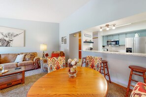 Interior - GOLF VIEWS - 2BR Condo - Creek Views at Turnberry (Branson)