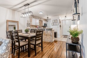 A modern kitchen with a central island, wooden dining table, and chairs. - Ground-Floor 2BR # POOL & GOLF # Pet Friendly (Branson)