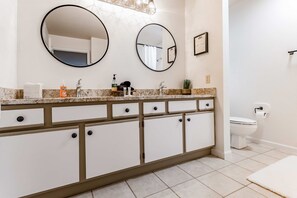 Shower, hair dryer, towels - Ground-Floor 2BR # POOL & GOLF # Pet Friendly (Branson)