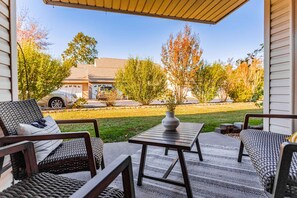 Outdoor dining - Ground-Floor 2BR # POOL & GOLF # Pet Friendly (Branson)