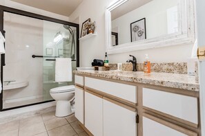 Shower, hair dryer, towels - Ground-Floor 2BR # POOL & GOLF # Pet Friendly (Branson)