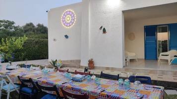 Biệt thự Cao cấp, sân hiên, quang cảnh hồ bơi | Khu ẩm thực ngoài trời