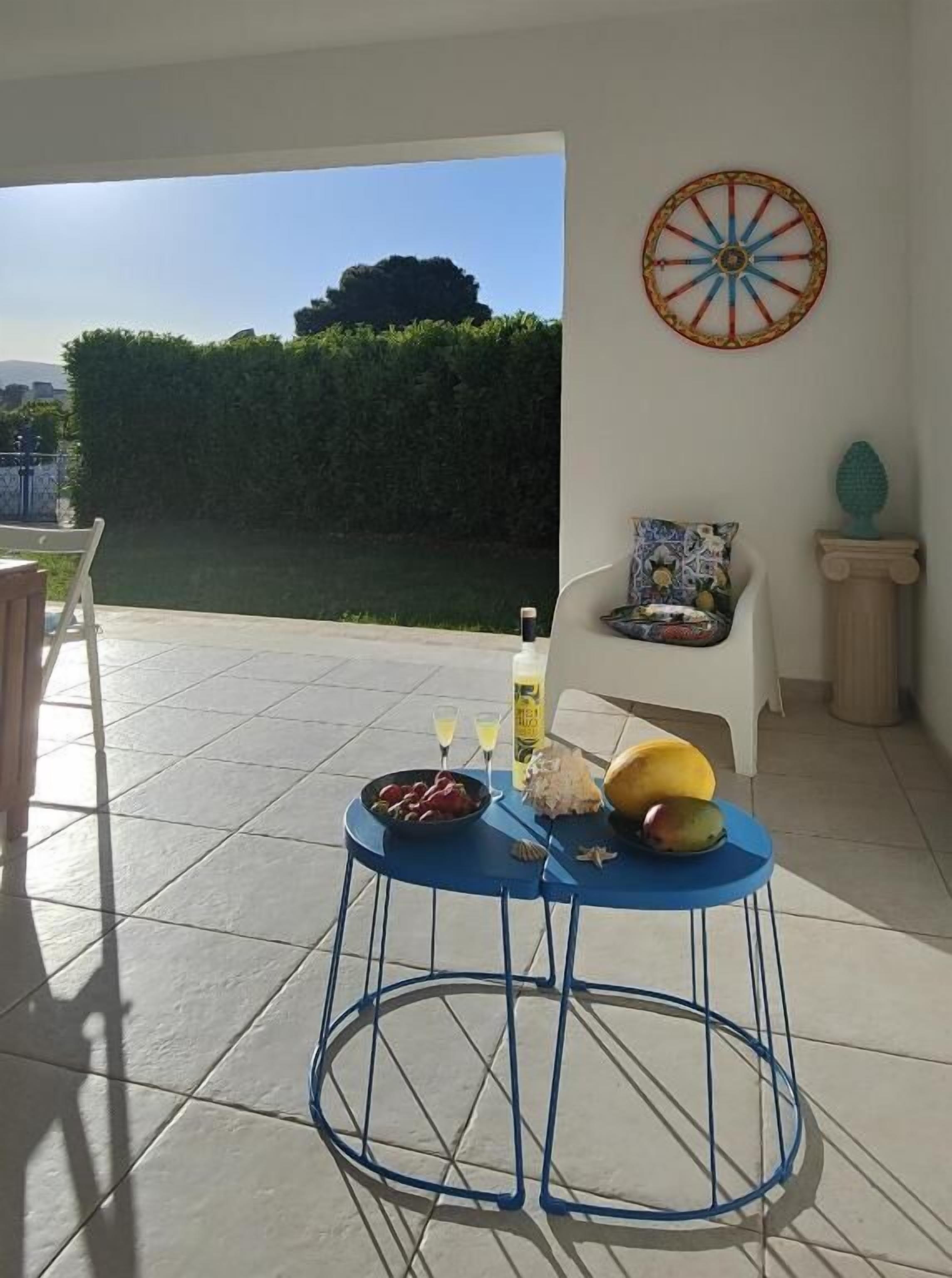 Luxury-Villa, Terrasse, Poolblick (Villa Ninfea - int. 4) | Schreibtisch, laptopgeeigneter Arbeitsplatz, Bettwäsche