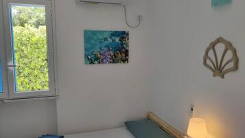 Vil·la de luxe, pati, vistes a la piscina (Villa Ninfea - int. 4)