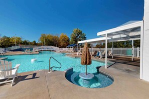 Pool - Lakeviews-inviting 3 bedroom condo-community pool (Kimberling City)