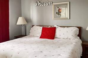 Iron/ironing board, WiFi, bed sheets - Golf View 2BR Condo - JACUZZI TUB - Branson (Branson)
