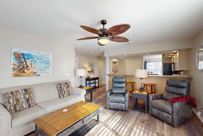 Sleek 2br Condo - Jetted Tub - Pool & Creek Views - ブランソン, MO