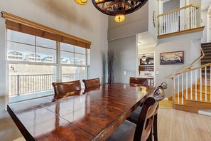 Dining - LAKE VIEW 3BR Condo - Pool & Entertainment Ready (Branson)