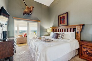 Iron/ironing board, WiFi, bed sheets - LAKE VIEW 3BR Condo - Pool & Entertainment Ready (Branson)