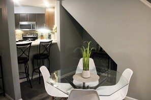 Dining - Refined 3BR Condo - GOLF VIEW - Pointe Royale (Branson)