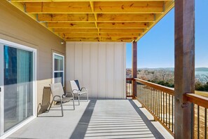 Terrace/patio - Stylish 3BR Condo - LAKE VIEWS - Pool & Kimberling (Kimberling City)