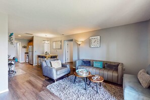TV - Warm 3BR Condo - MOUNTAIN VIEWS - COMMUNITY POOL (Branson)