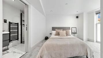 Iron/ironing board, internet, bed sheets