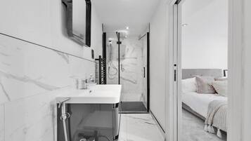 2 bedrooms, iron/ironing board, internet, bed sheets
