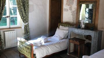 Ferros/tábuas de passar roupa, Wi-Fi, roupa de cama