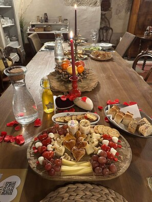 Dining - Sous la protection des anges - Bed and breakfast (Montanges)