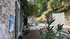 Unclassified image, 3 of 16, button - The Adonai Room - Triple Room (Montanges)