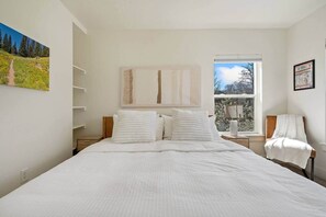 2 bedrooms, desk, iron/ironing board, free WiFi - Brand New Build with Hot Tub that Sleeps 8 in Central Fort Collins! (Fort Collins)