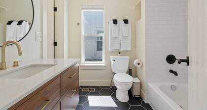Brand New Build with Hot Tub that Sleeps 8 in Central Fort Collins!
