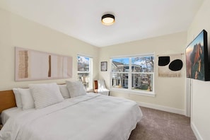 2 bedrooms, desk, iron/ironing board, free WiFi