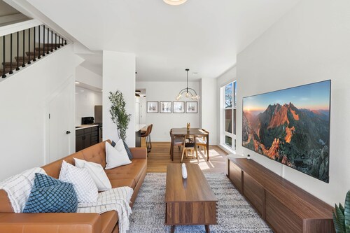 Brand New Build with Hot Tub that Sleeps 8 in Central Fort Collins!