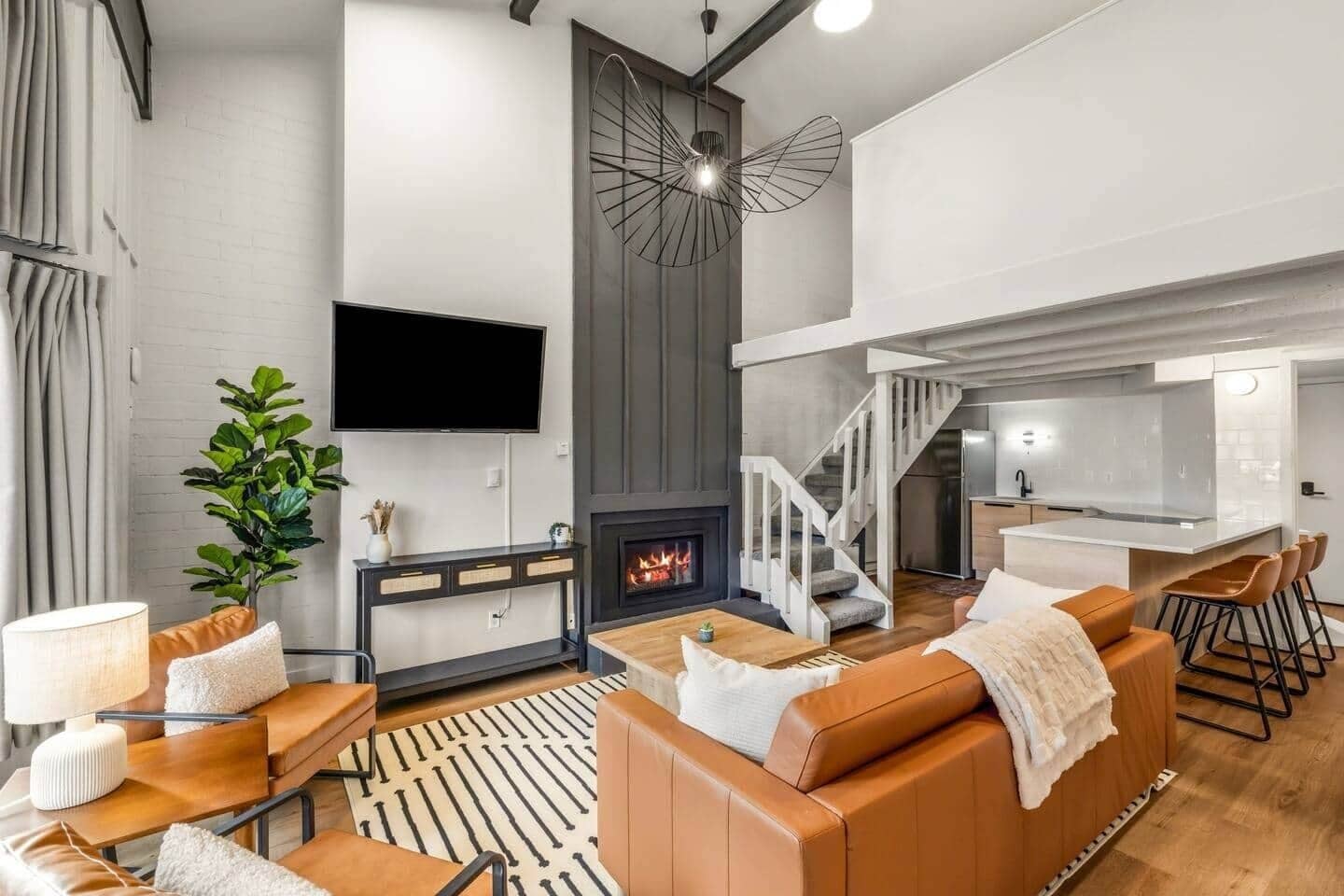 Smart TV, fireplace