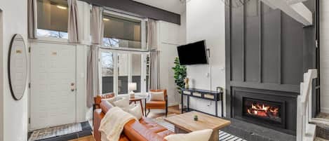 Smart TV y chimenea